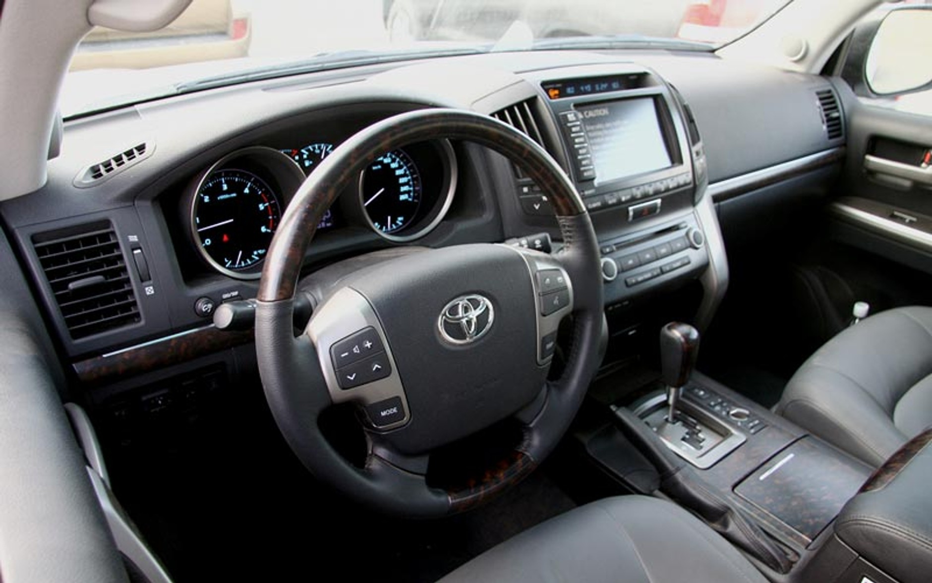 Toyota Land Cruiser V8: pierwsze wrażenia