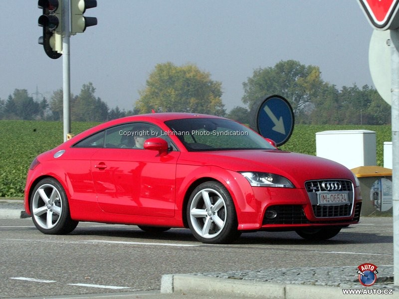 Zdjęcia szpiegowskie: Audi TT – jedno S i kilka diod LED