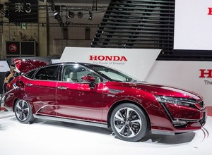 Honda Clarity Fuel Cell: wodorowa limuzyna na salonie w Tokio