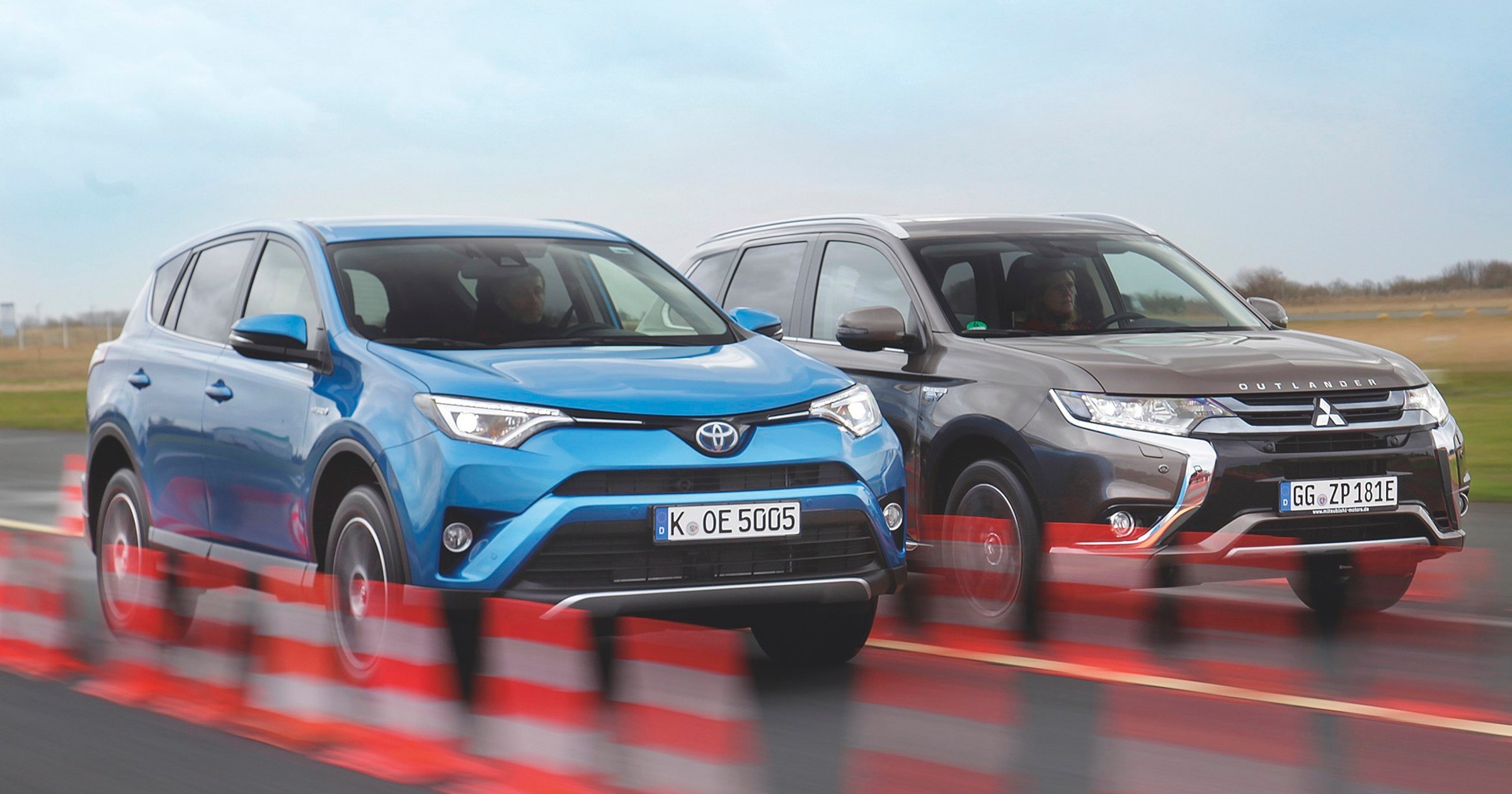Hybrydowi pogromcy diesli - Mitsubishi Outlander PHEV i Toyota RAV4 Hybrid