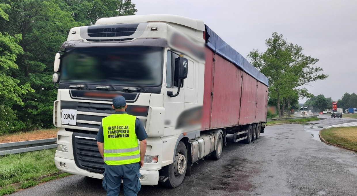 Kierowca TIR-a "strzelił hat tricka". To już zdecydowanie za dużo