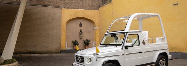 To ostatni Papamobile papieża Franciszka. Wygląda jak auto Jana Pawła II, ale wyróżnia je ważny szczegół