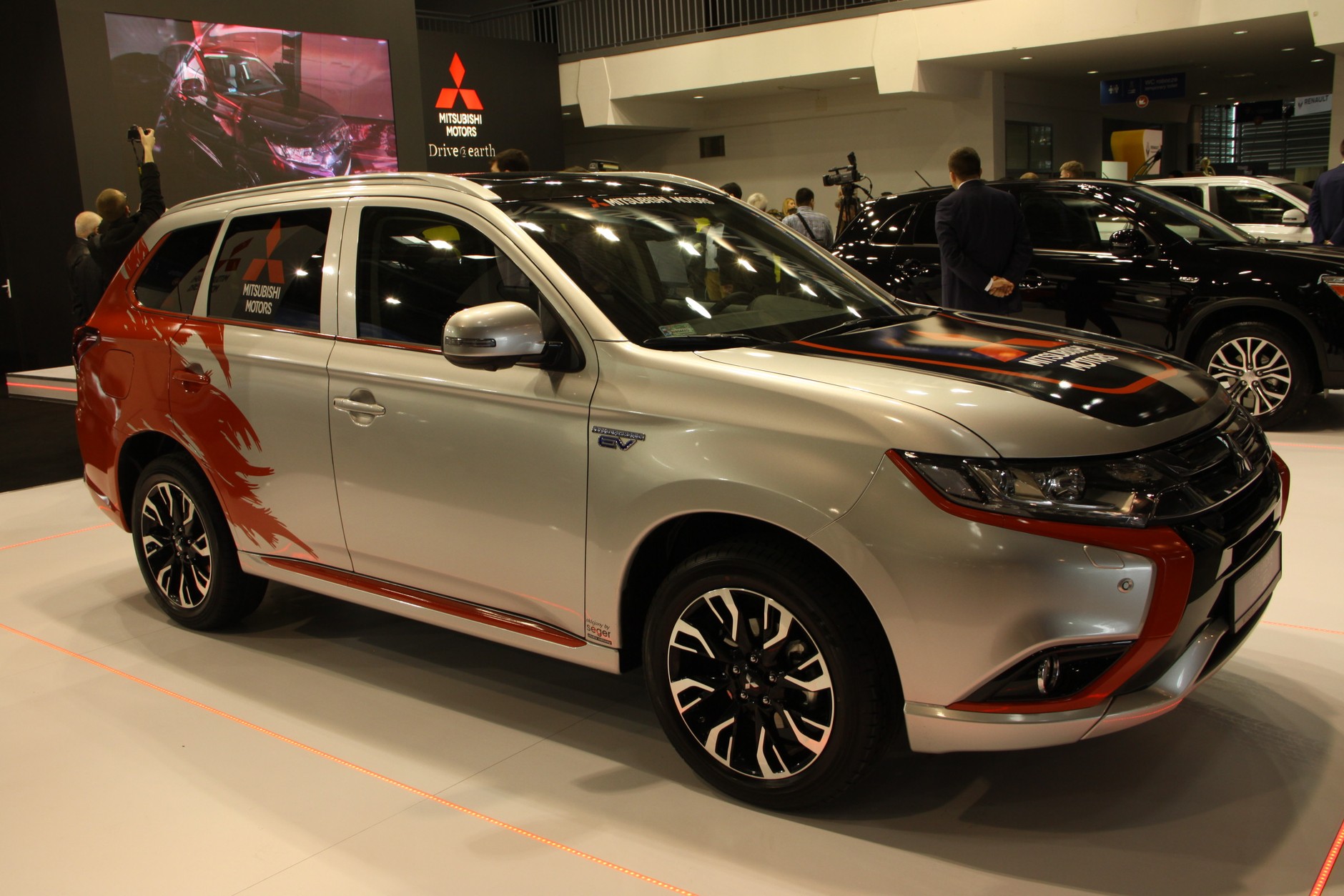 Mitsubishi Outlander PHEV (Poznań 2016)