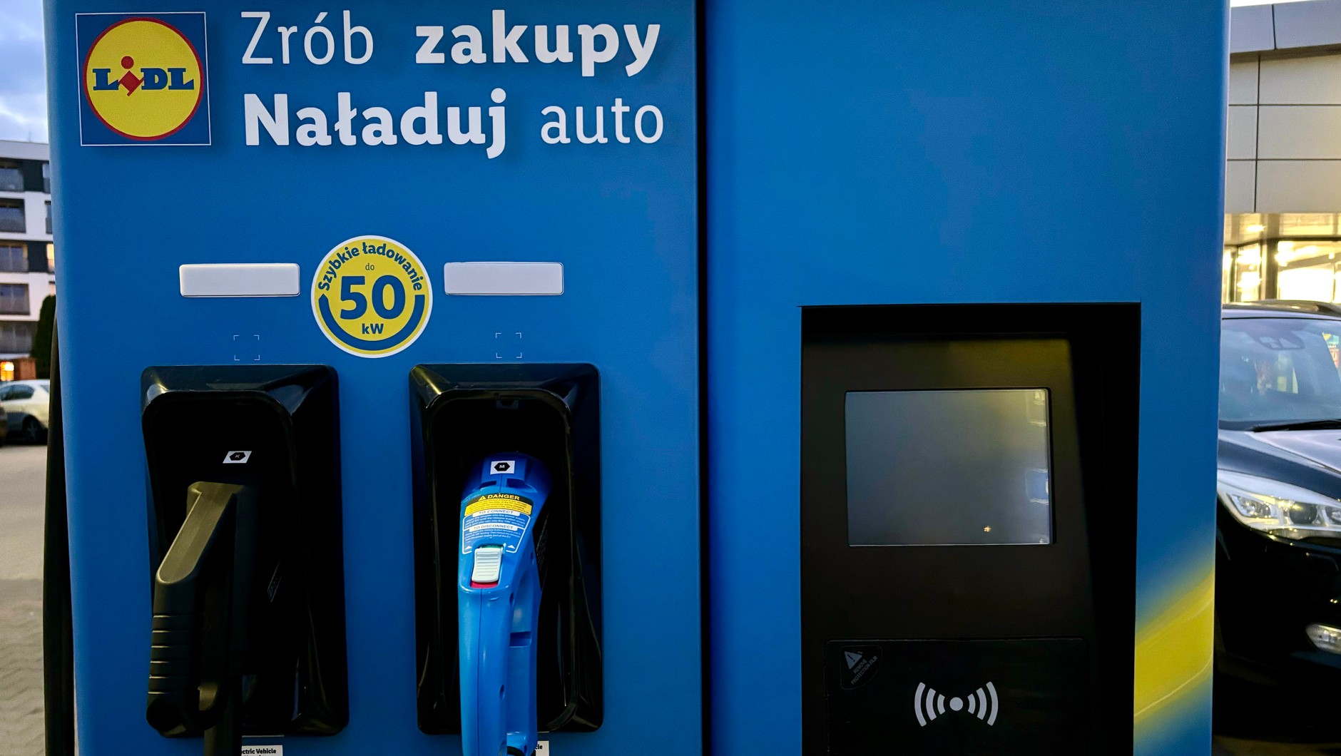 Nowa ładowarka przy Lidlu w Warszawie