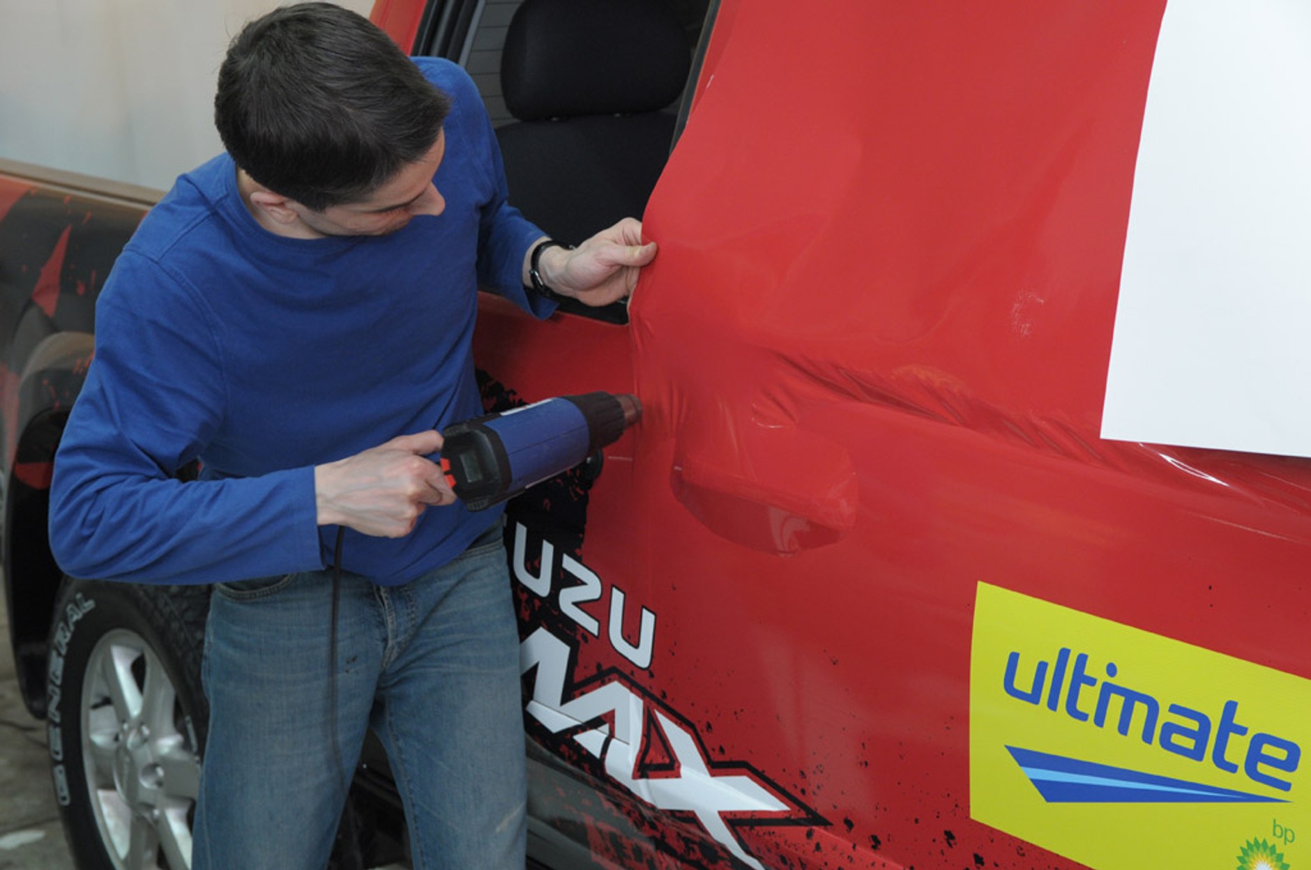 Oklejanie auta krok po kroku - zdjęcia