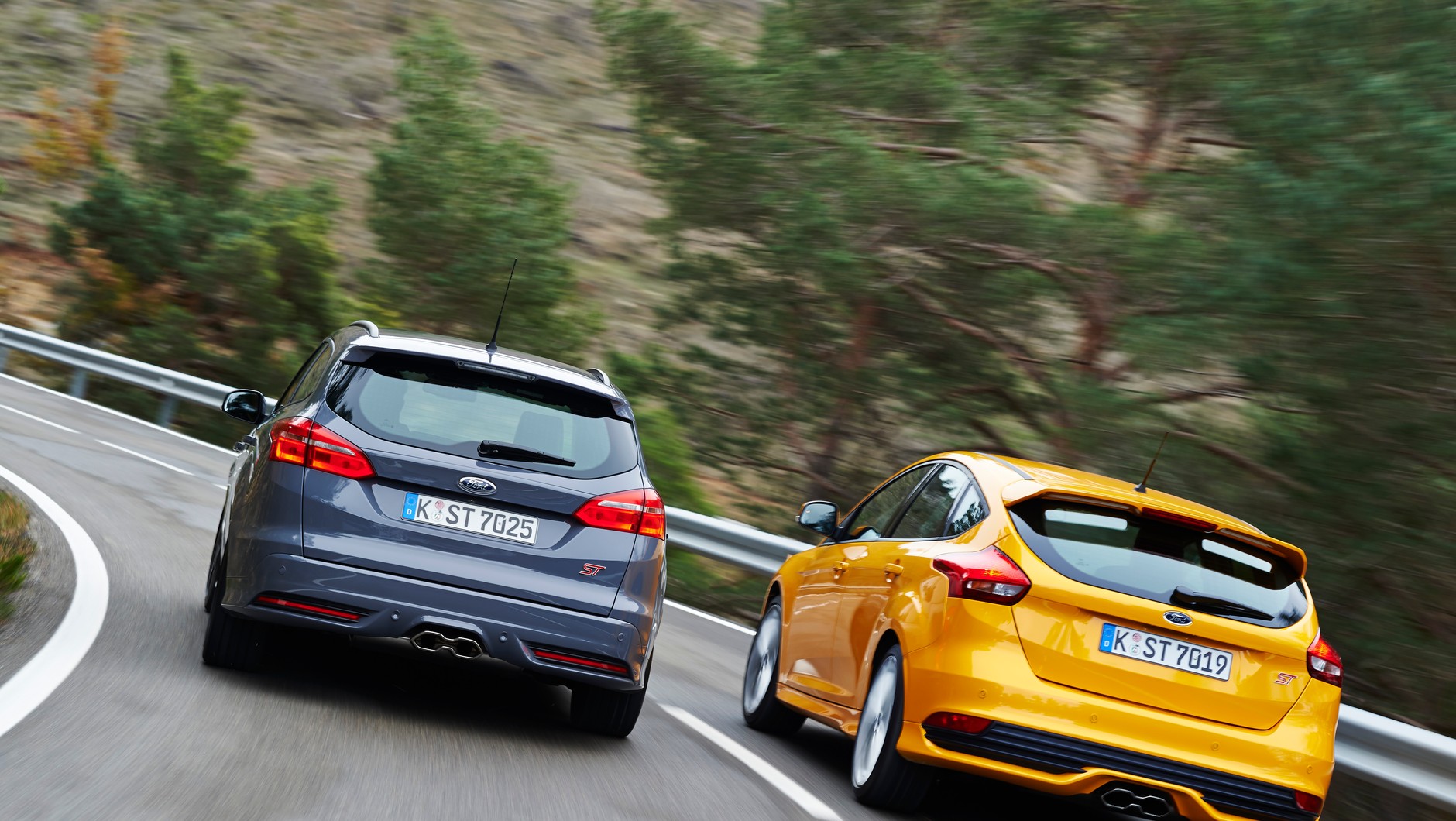 Ford Focus ST jest dostępny w dwóch odmianach nadwoziowych – hatchback i kombi