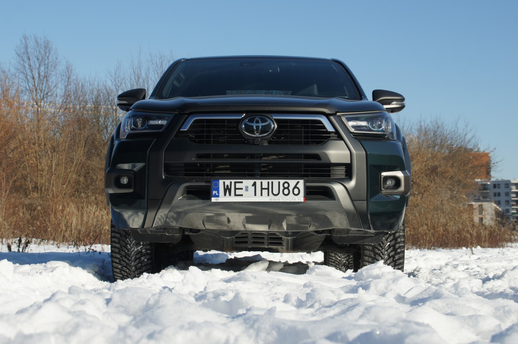 Duży prześwit to tylko jeden z terenowych atutów Toyoty Hilux