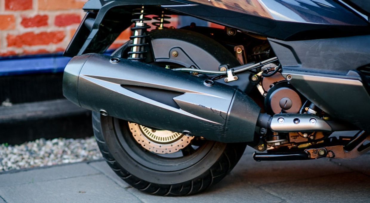 Jeśli kupisz taki motocykl, zamiast jeździć, możesz pójść siedzieć. W ogłoszeniach jest ich mnóstwo