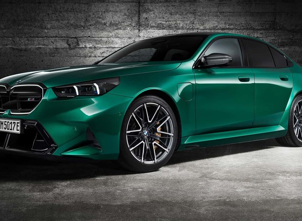 Nowe BMW M5 jest hybrydą plug-in. Ma 727 KM, ale waży 2,5 tony