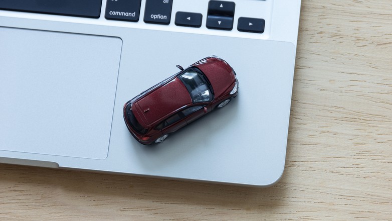 Ogłoszenie sprzedaży samochodu w internecie