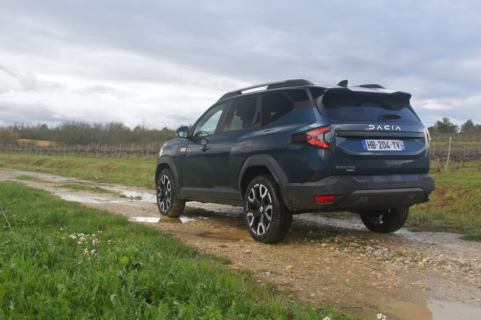 Dacia Bigster nie boi się zjechać z asfaltu