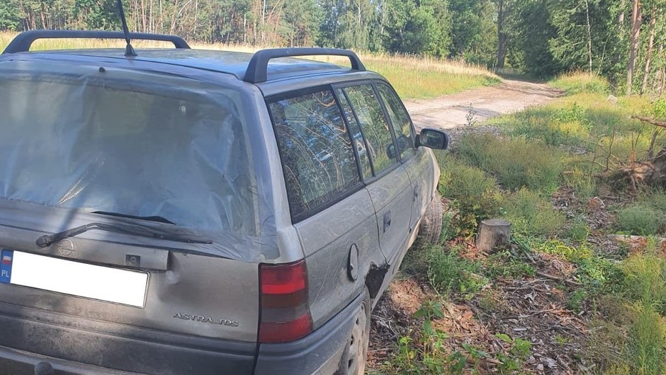 15-latek zabrał auto swojego ojca, aby wybrać się na przejażdżkę