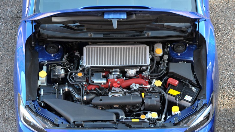 Pod maską pracuje znany turbodoładowany bokser o mocy 300 KM i pojemności 2,5 l z dużym intercoolerem umieszczonym tuż pod maską.