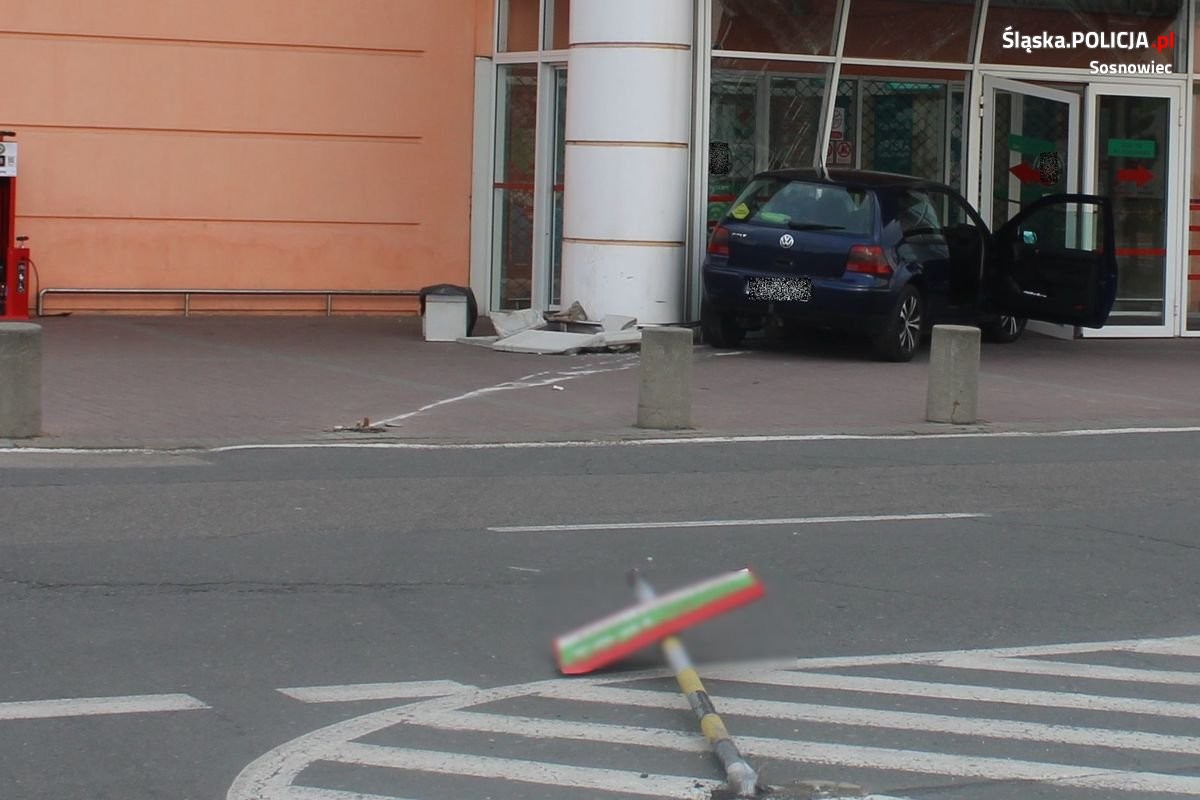 Tak się kończy, gdy za kółkiem siada osoba bez prawa jazdy. O krok od tragedii