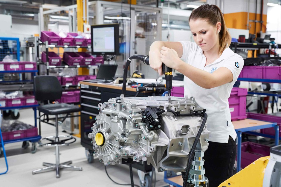 BMW iX3 - pierwsze elektryczne BMW z napędem 5 generacji i bateriami NCM 811