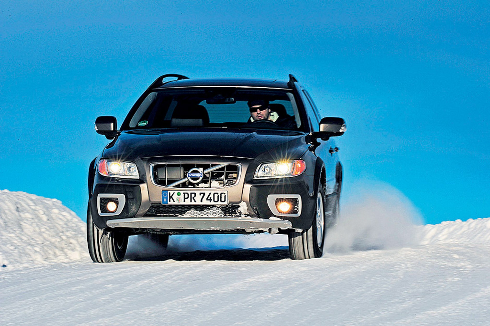 Test opon zimowych w rozmiarze 215/65 R 16: sprawdziliśmy, które zatańczą na lodzie