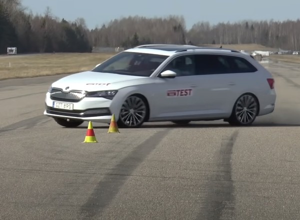 Volkswagen Passat oraz Skody Octavia i Superb oblały test łosia w Szwecji