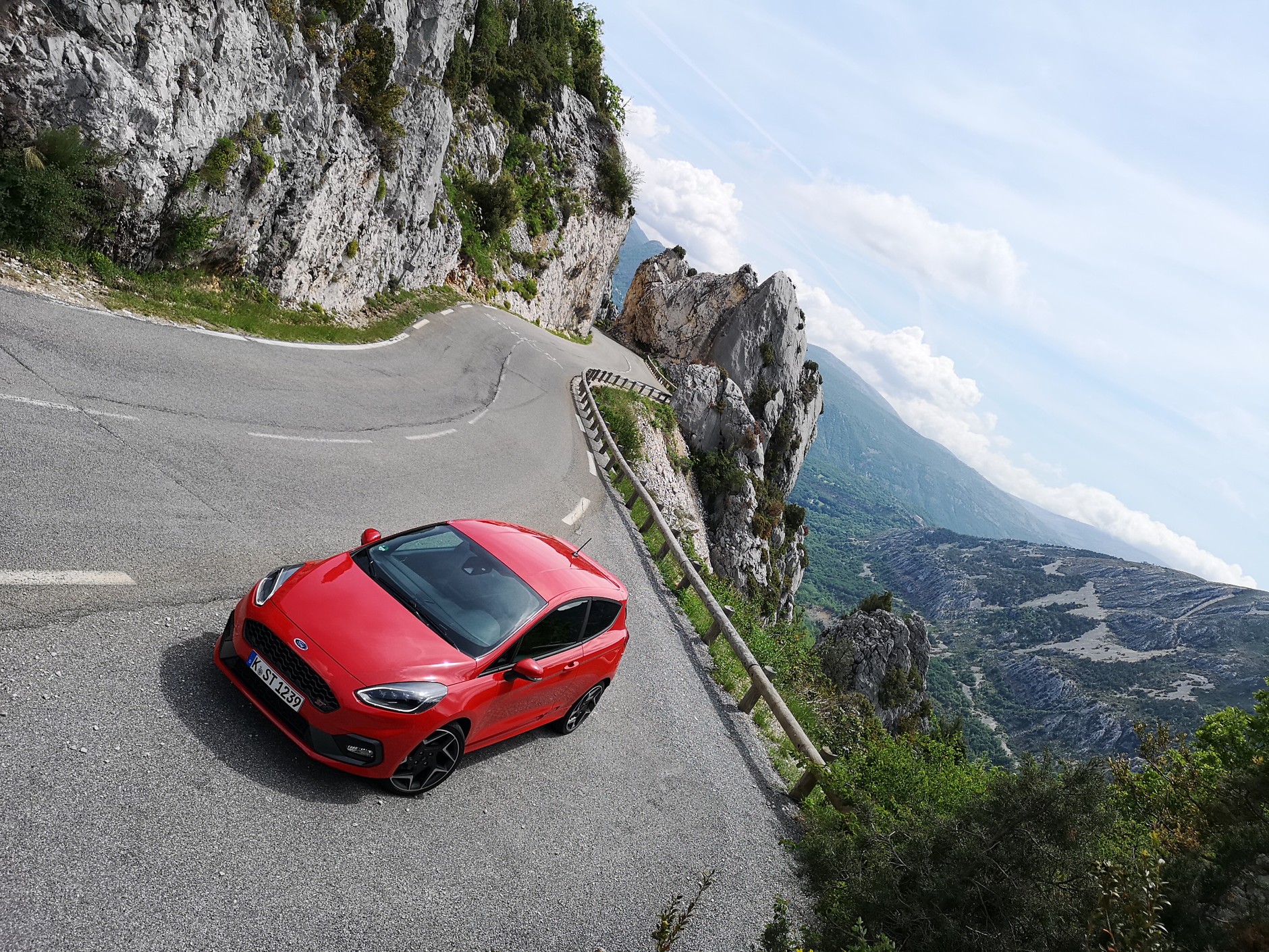 Ford Fiesta ST - na górskich drogach samochód sprawia ogromną frajdę z jazdy. Co ważne - trudno o zadyszkę