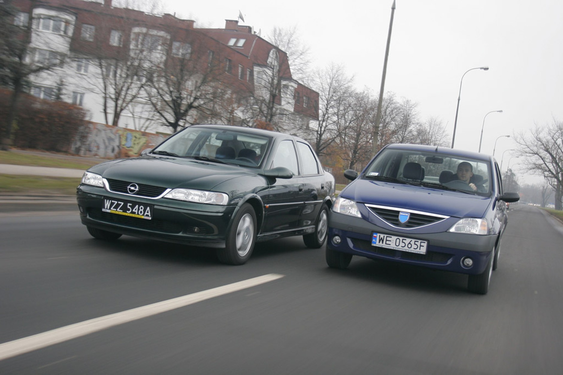 Opel Vectra B kontra Dacia Logan: dwa pomysły na tani samochód