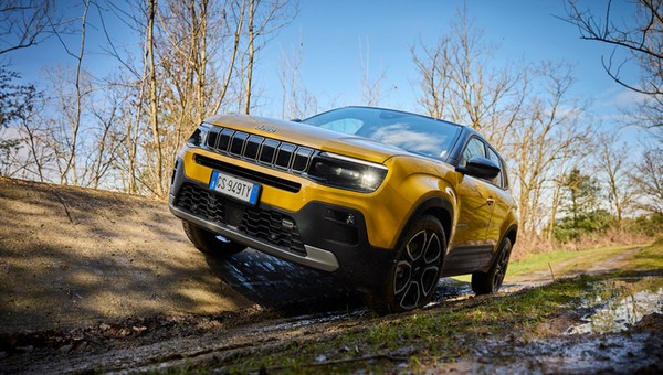Ile kosztuje Jeep z Polski? Są nowe, tańsze silniki. Prześwietlamy cennik