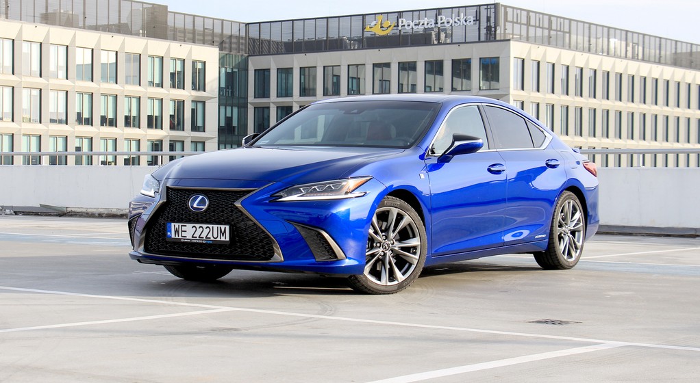 Lexus ES 300h, czyli nowy konkurent hybrydowej „Piątki” i „E-Klasy” | Test