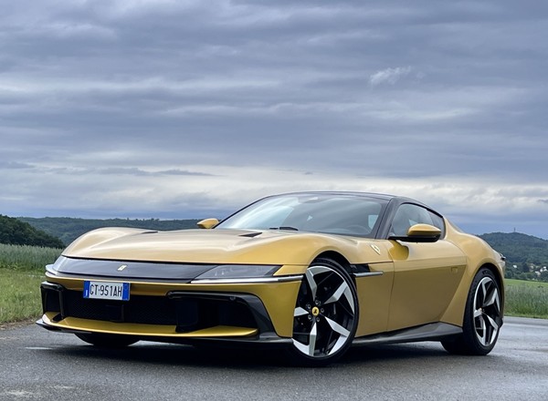 Polacy rejestrują nowe Ferrari średnio co cztery dni, a Rolls-Royce'a co 15. Ten drugi kosztuje minimum 1,7 mln zł