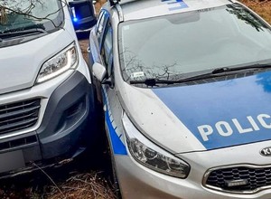 Staranował radiowóz kradzionym autem i chciał przejechać policjanta. Gorzko pożałował...