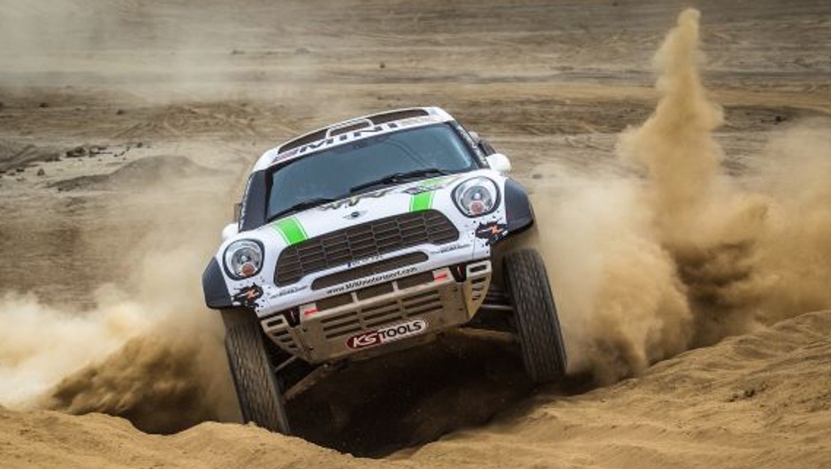 Dakar 2013: wypadek Hołowczyca, Przygoński w czołówce (3. etap, wyniki, galeria) 