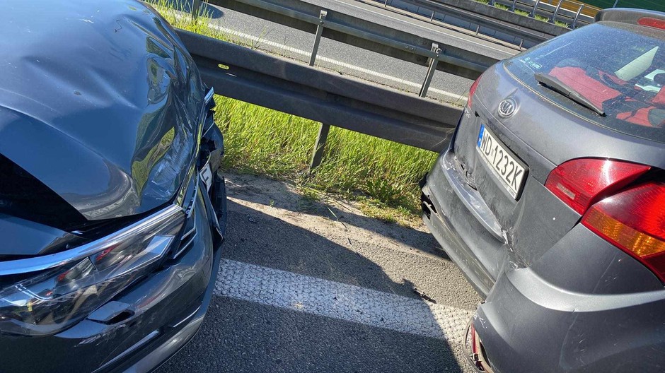 Karambol: jedno zdarzenie powoduje szerego pojedynczych kolizji