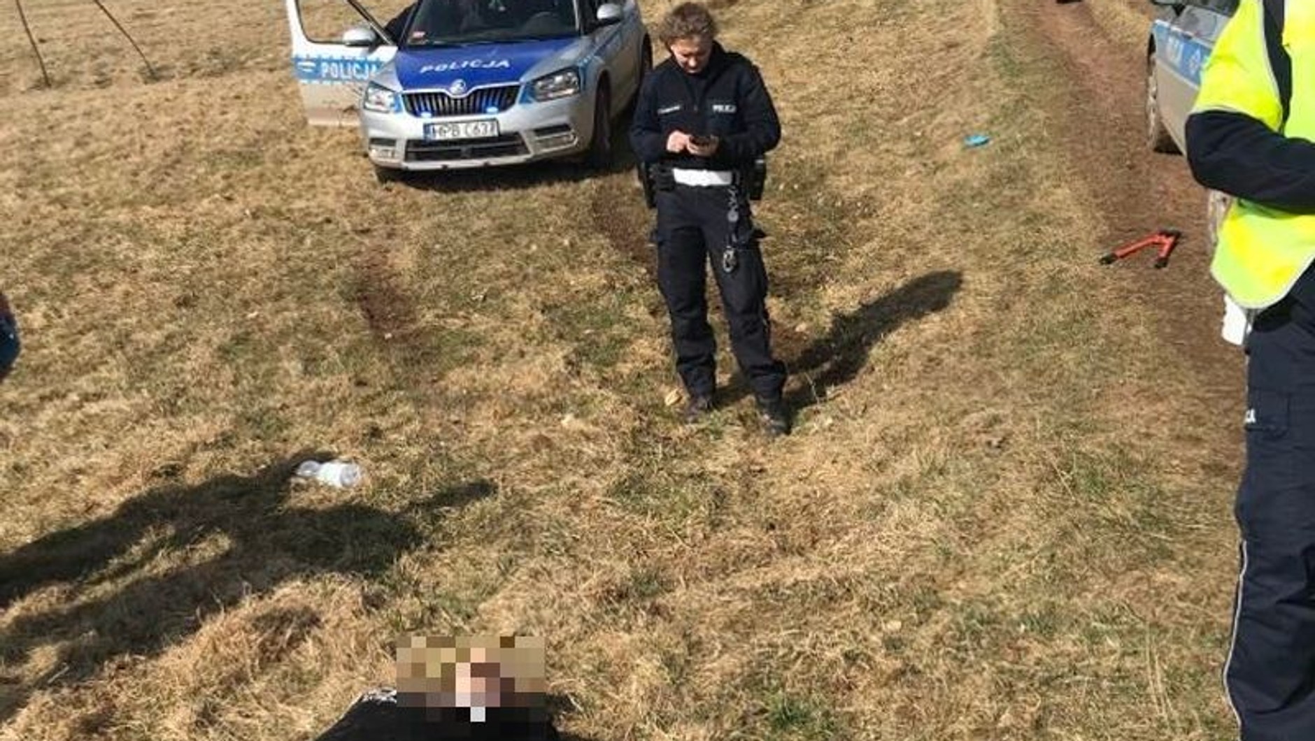 Po pościgu policjanci zatrzymali dwóch mężczyzn — kierowca auta miał wiele na sumieniu