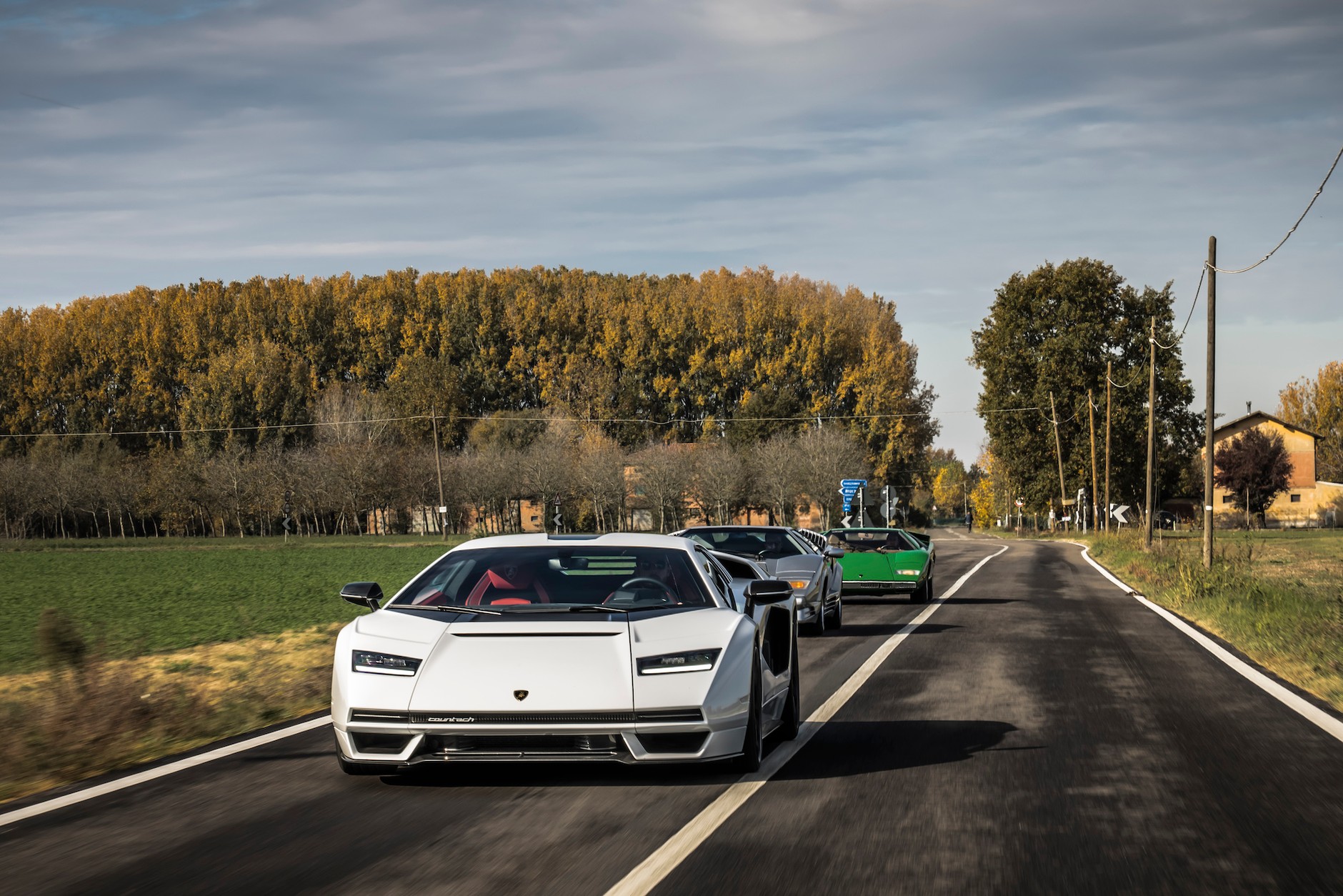 Lamborghini Countach LPI 800-4 rusza w drogę