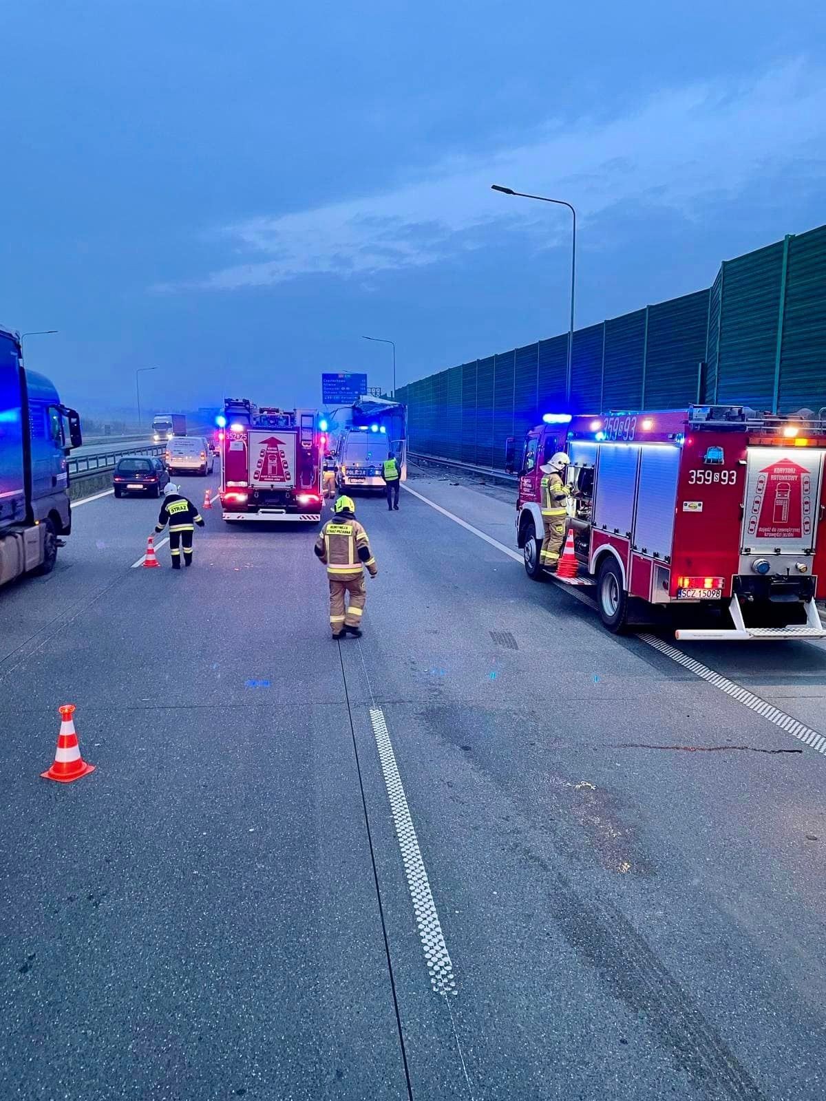 Dramatyczny wypadek na A1. Wypadek czterech ciężarówek
