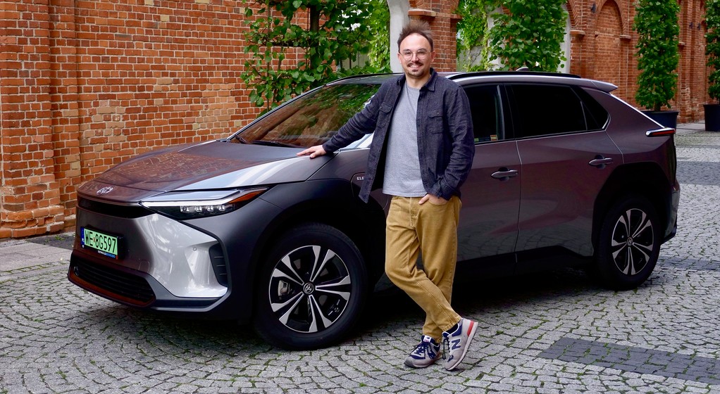 Pierwsza jazda Toyotą bZ4X. Jakie argumenty ma japoński elektryk?