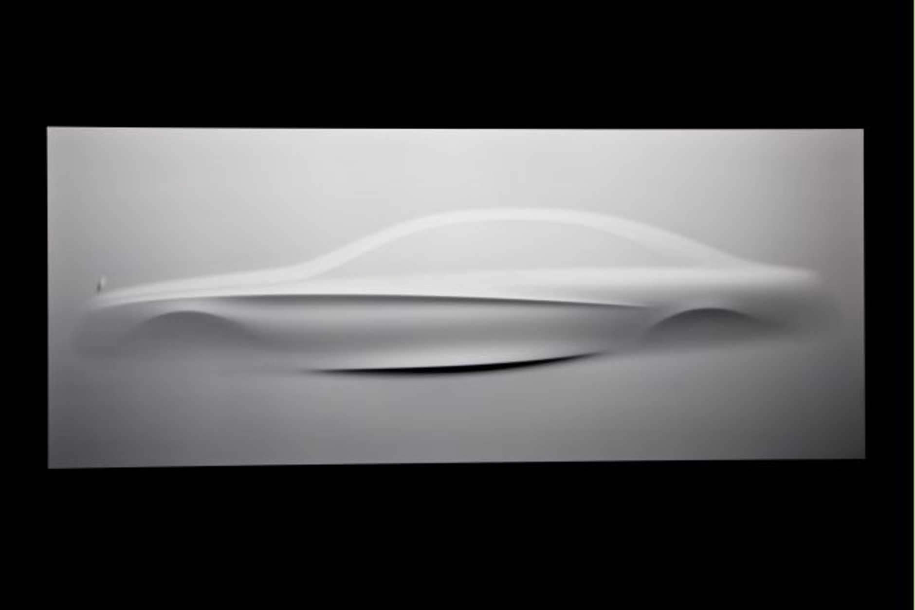 Zmysłowa rzeźba nowej limuzyny Mercedes-Benz