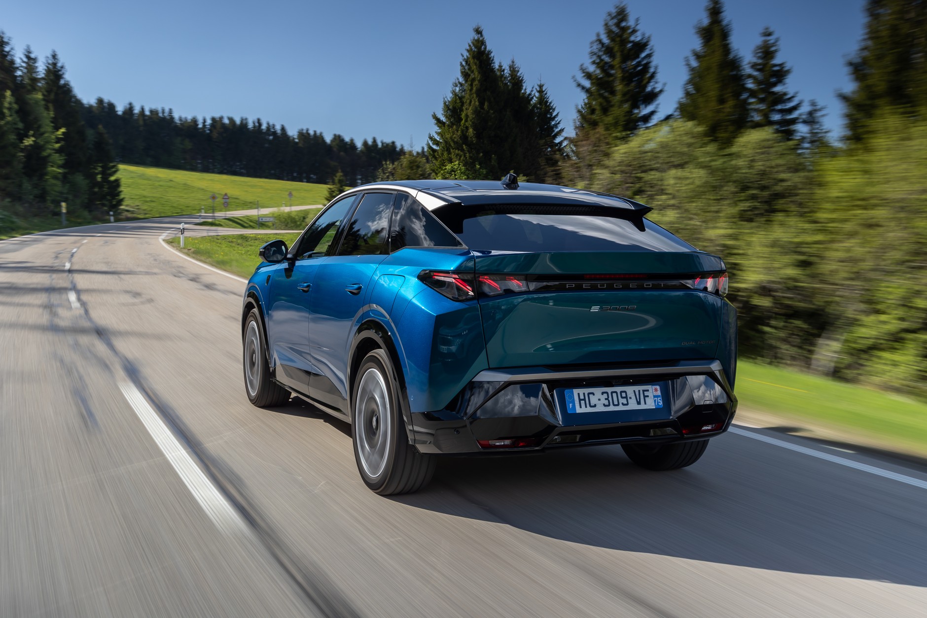 Peugeot E-3008 325 Dual Motor