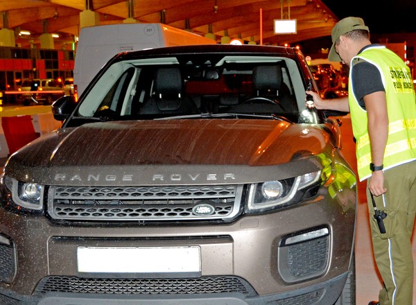 Na granicę przyjechał Range Rover Evoque. Prawie się udało