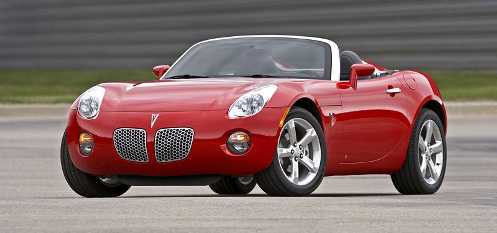 Pontiac Solstice i Saturn Sky: koniec wiatru we włosach (fotogaleria)