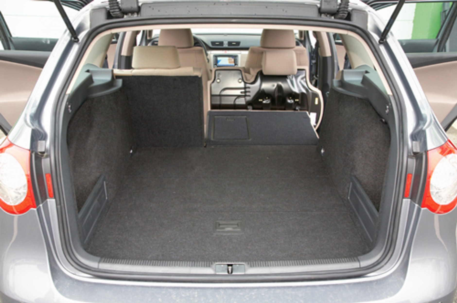 Ford Mondeo, Opel Vectra, Volkswagen Passat, Volvo V70 - Czym do ślubu?