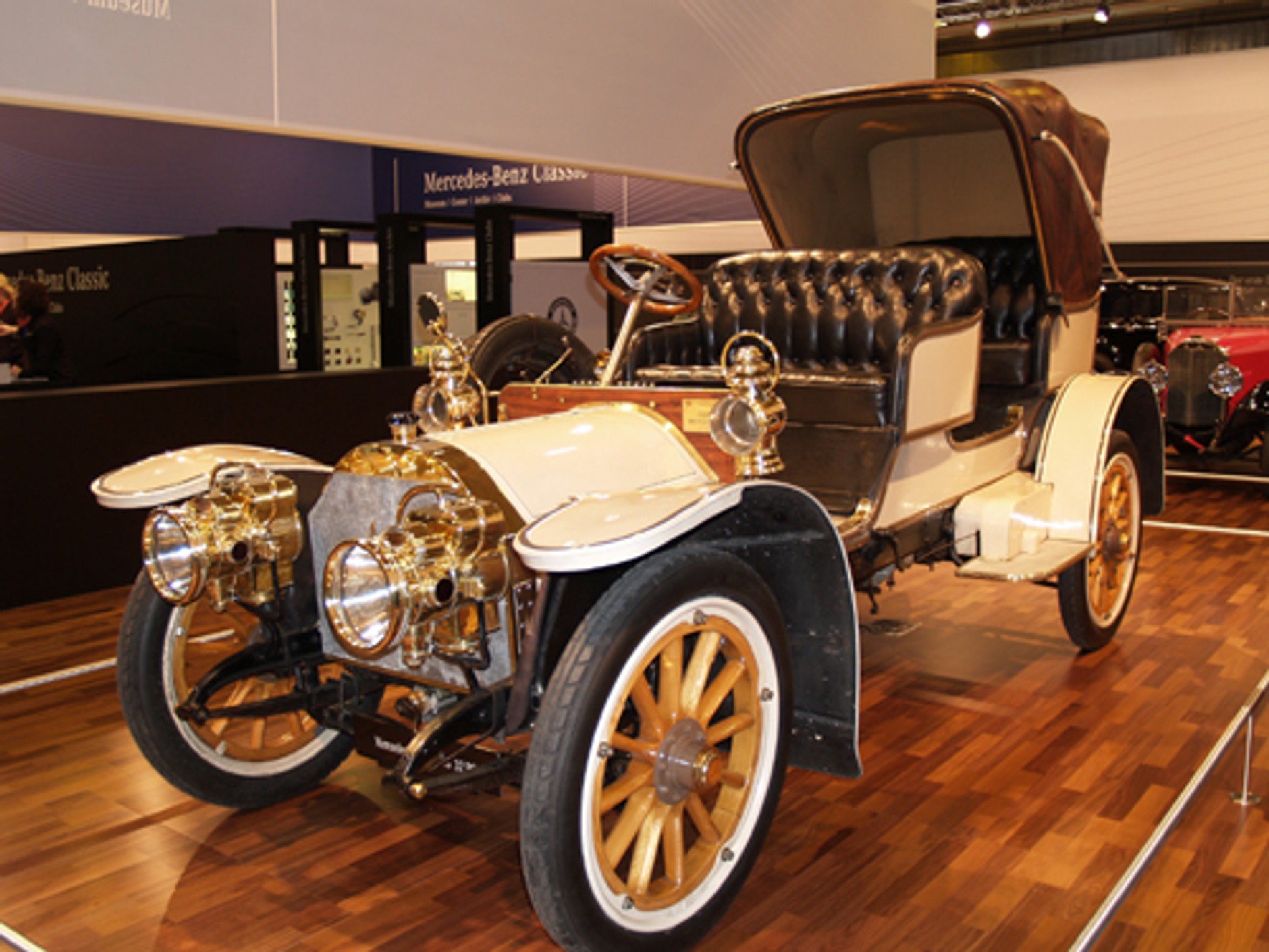 Salon w Essen - Atrakcyje staruszki