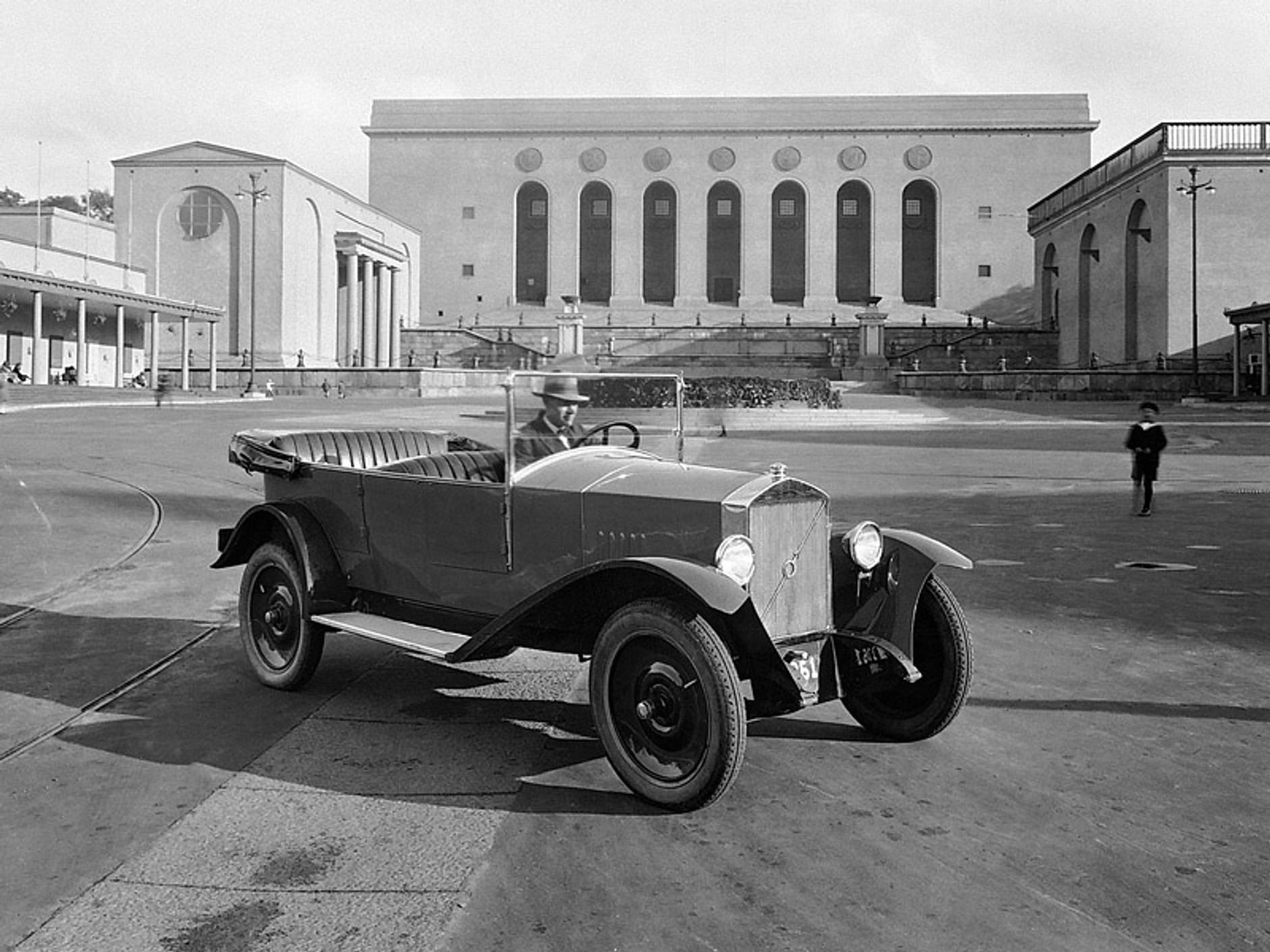 Volvo świętuje 80 lat od przedstawienia pierwszego modelu