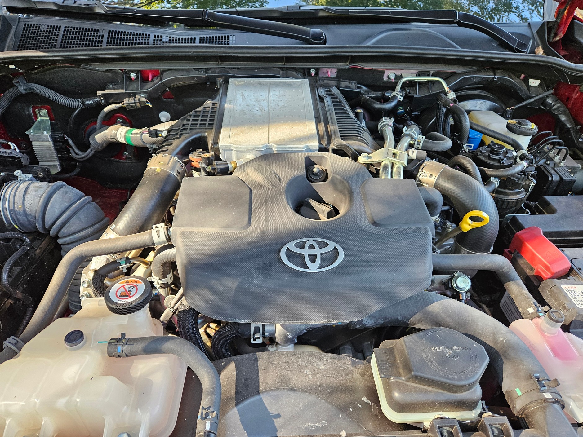 Toyota Hilux GR SPORT: diesel o pojemności 2,8 litra potrafi być zadziwiająco oszczędny.