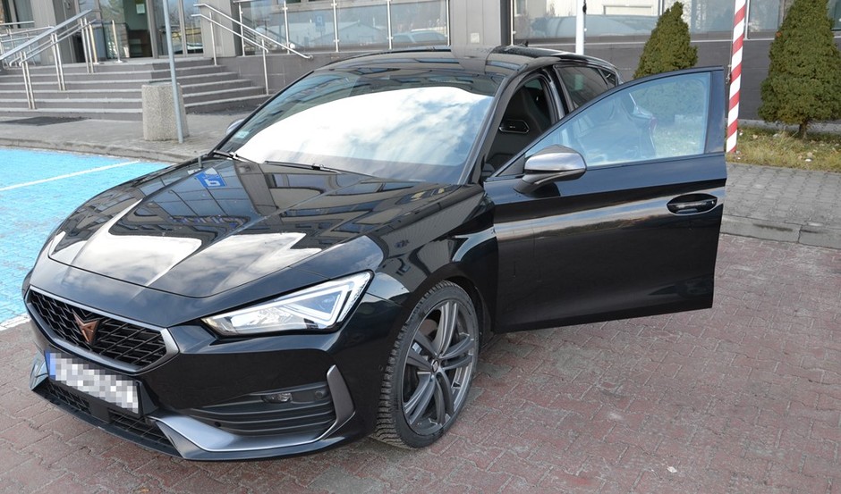 Policyjna Cupra Leon już w akcji