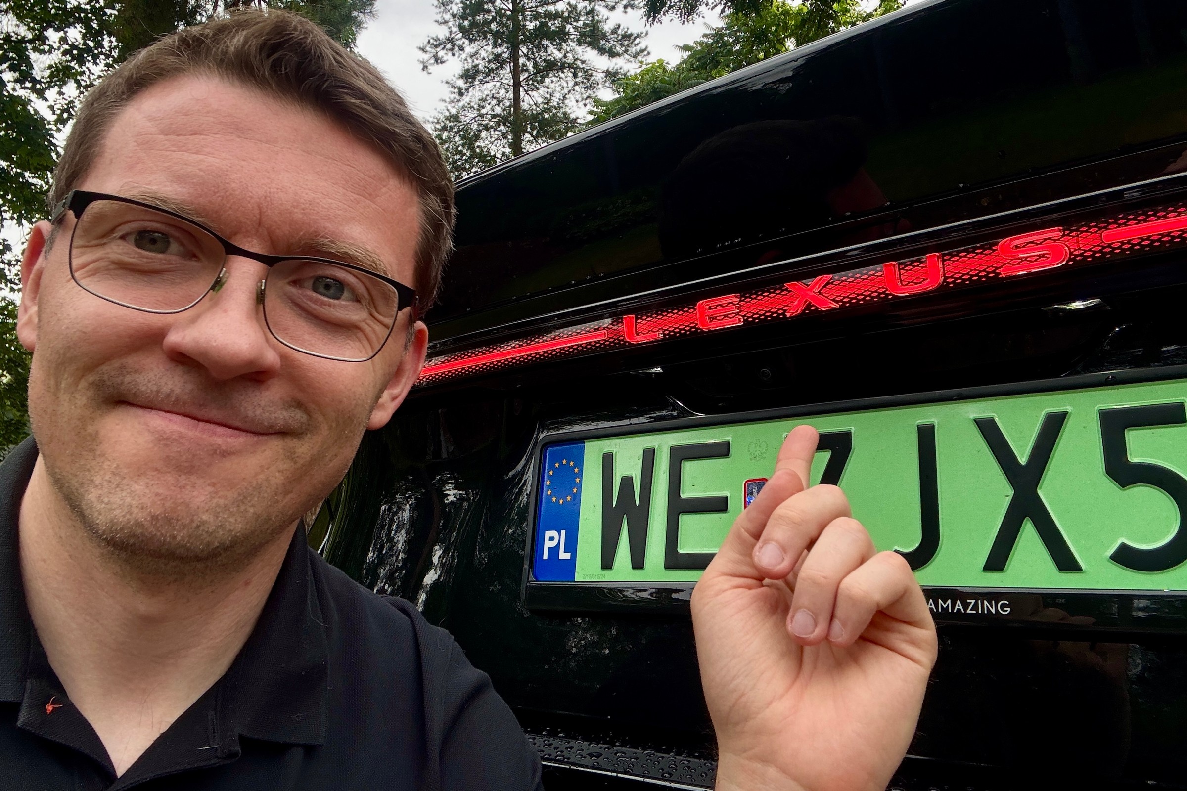 Jeździłem nowym sedanem Lexusa. Gigantyczna zmiana, ale hybryda zostaje