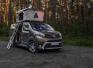 Wystarczą cztery śruby, czyli jak przerobić Toyotę Proace Verso na kampera