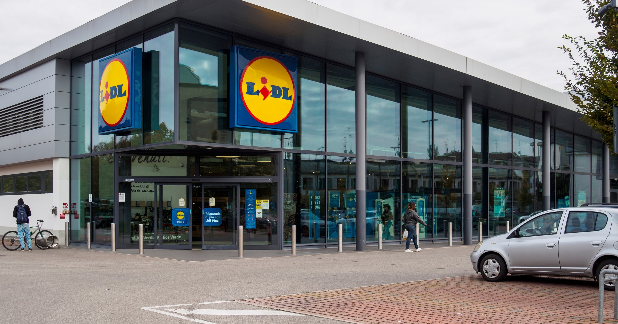 Lidl - parking Zdjęcie ilustracyjne