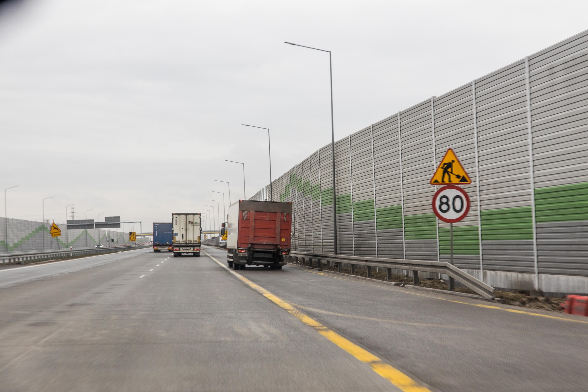 W kilku miejscach dozwolona jest podwyższona prędkość.