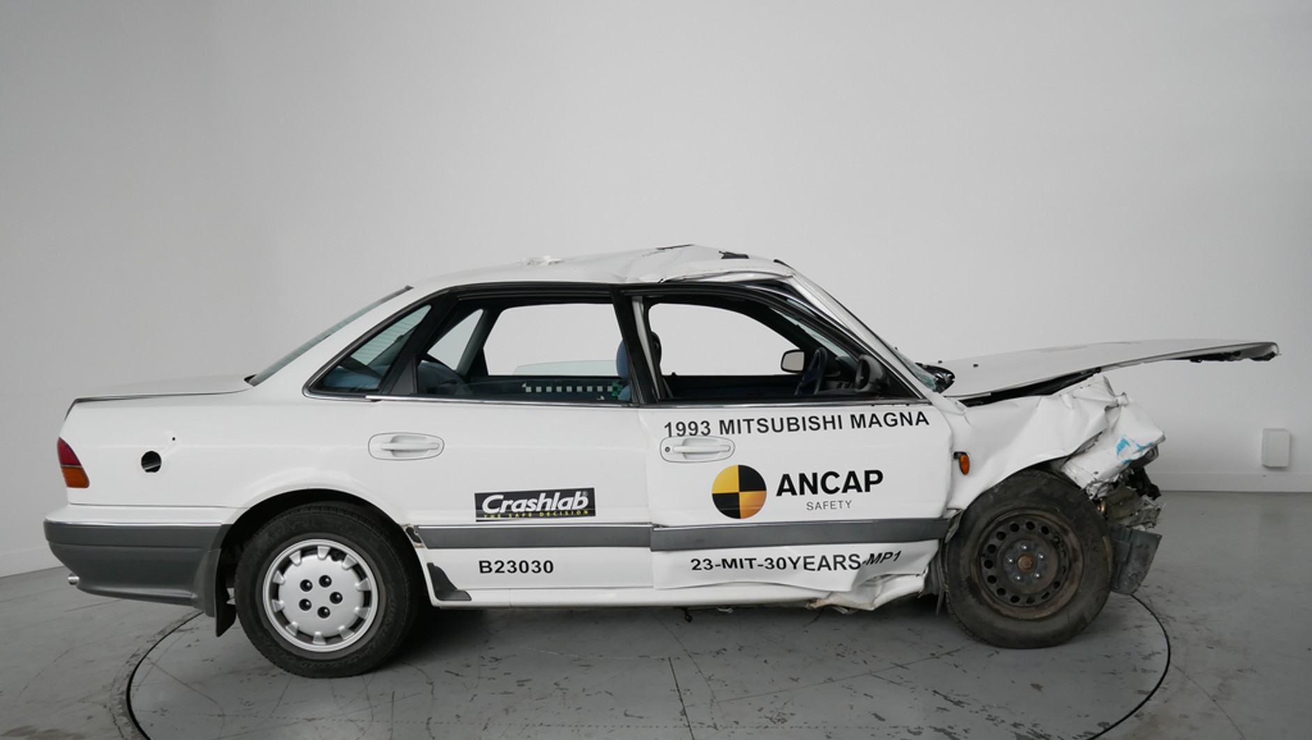 Test zderzeniowy Mitsubishi Magna z 1993 r. w 2023 r.