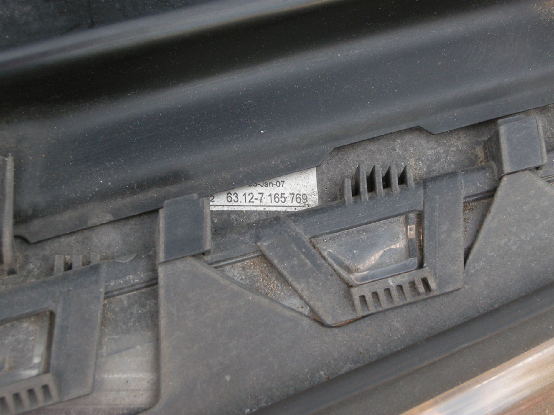 Czy auto było bite? Radzimy, jak sprawdzić stan nadwozia w używanym samochodzie?