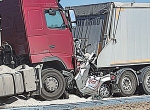 Koszmarny wypadek na DK5. Cztery osoby zginęły pomiędzy ciężarówkami