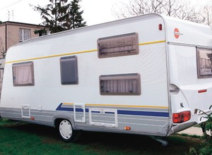 Przyczepa kempingowa - jak przygotować się do pierwszego wyjazdu po zimie?
